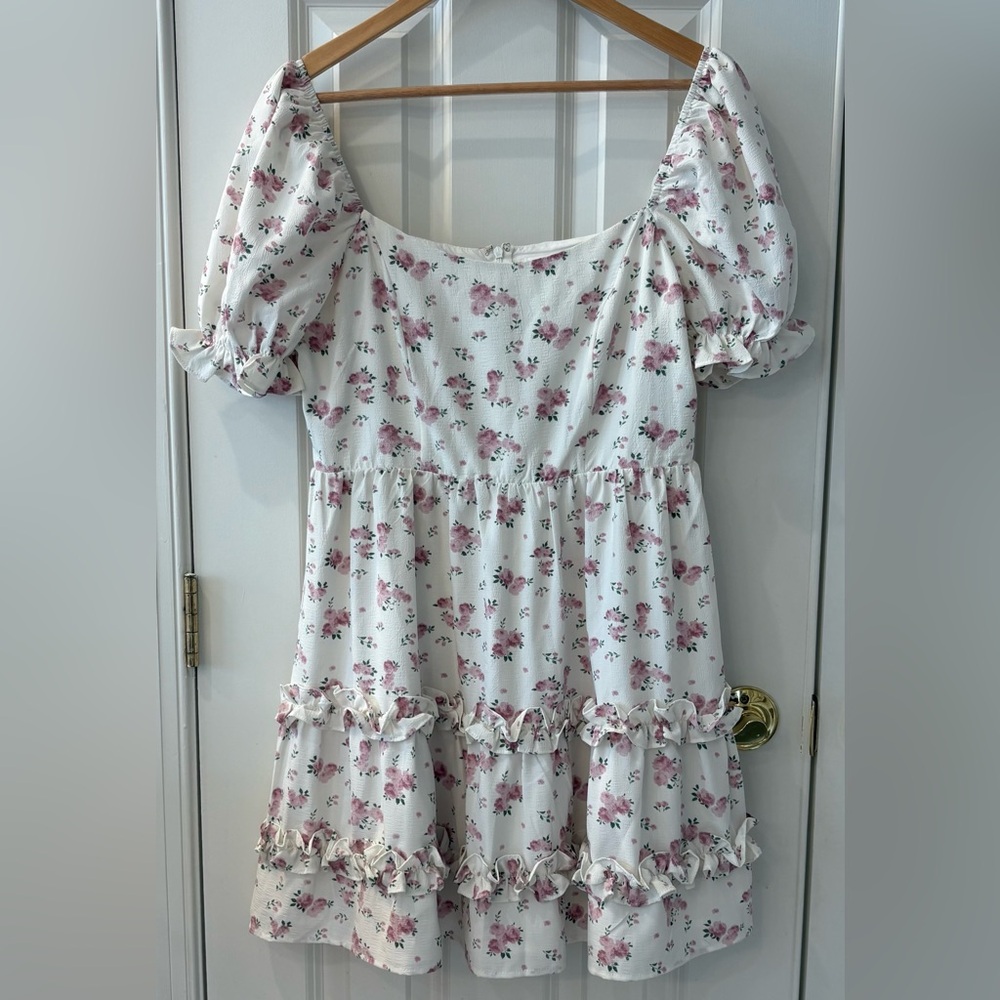 Altar'd State Pink and White Floral Dress M 🤍💕